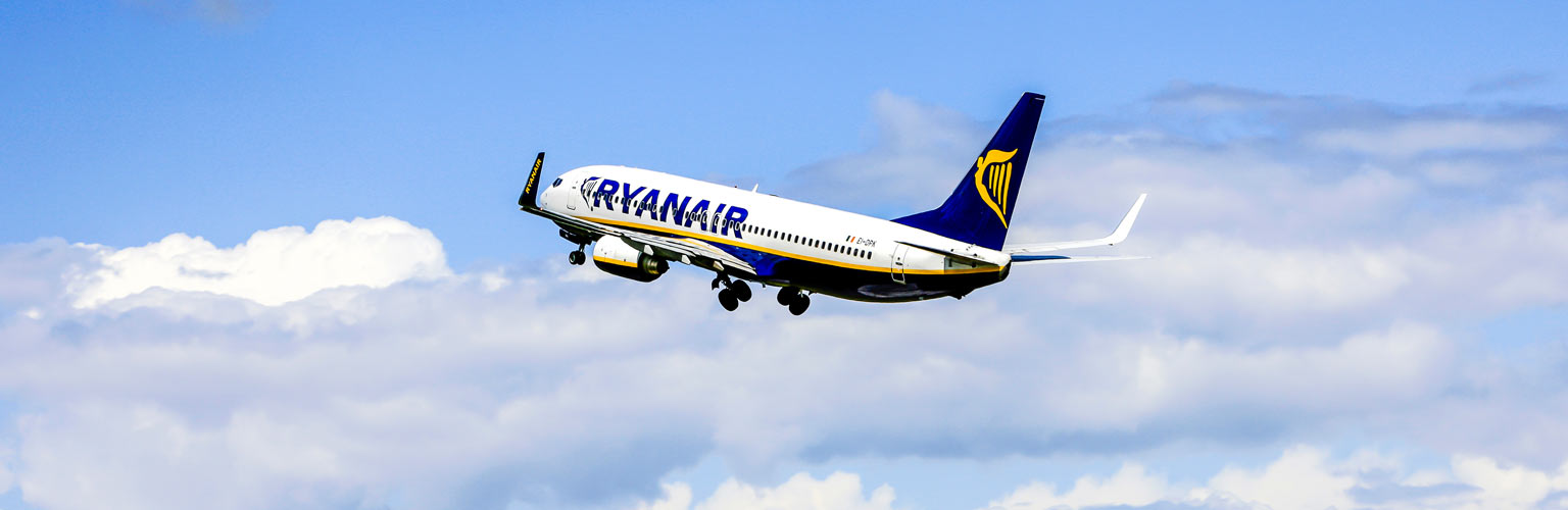 ryanair-plane-banner
